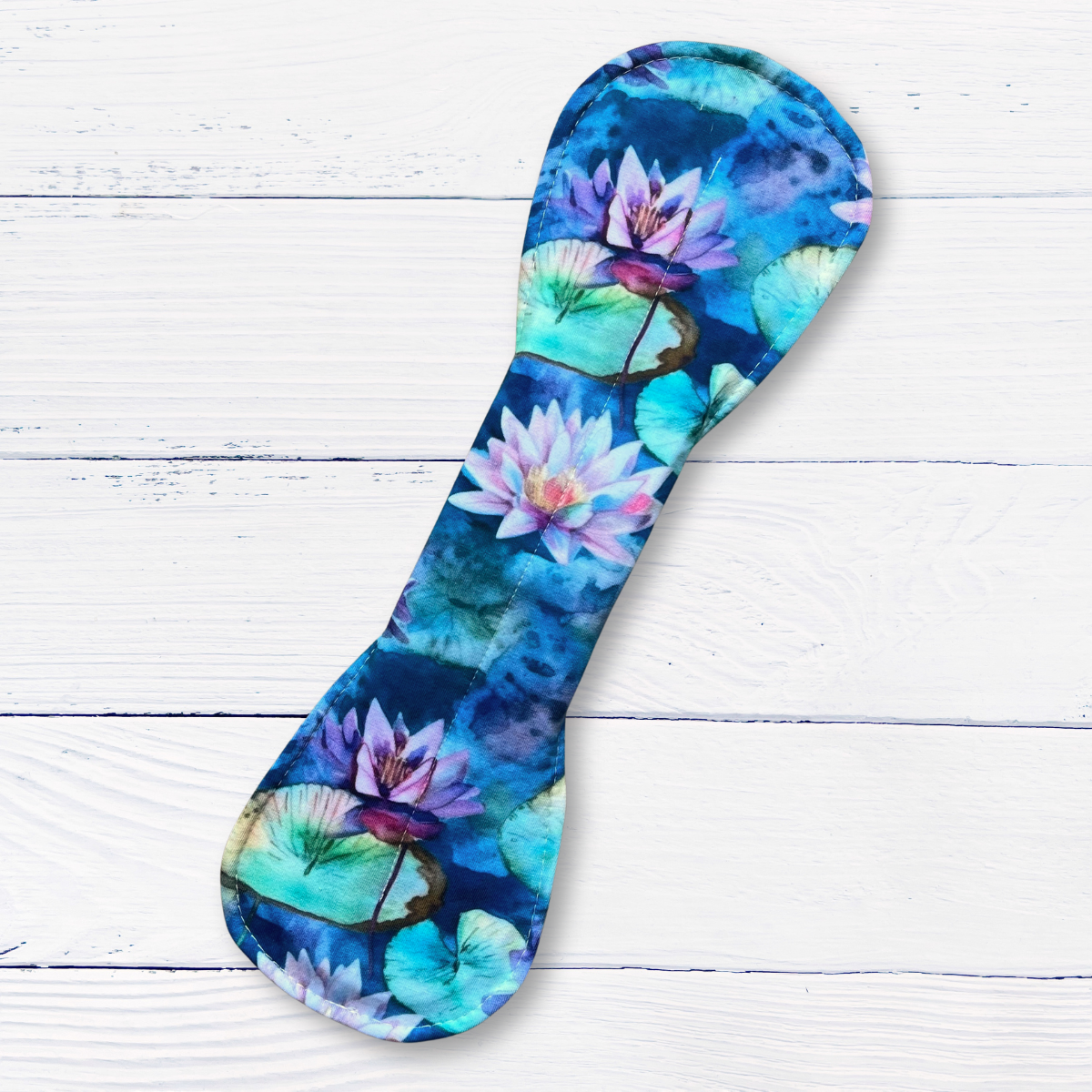 snapped extra-long reusable pad in water lily print