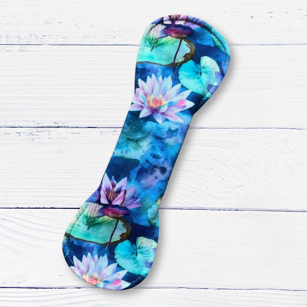 snapped long reusable pad in water lily print
